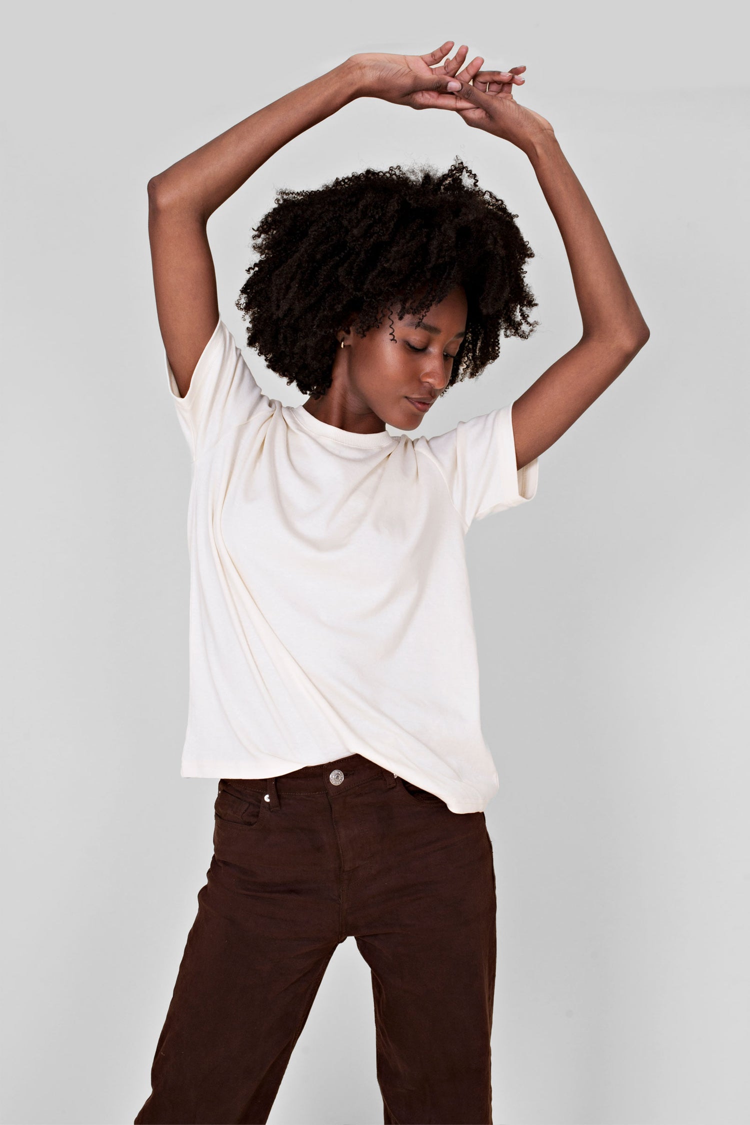 Soft and smooth hemp t-shirt in a relaxed, contemporary fit. Made from a beautiful interlock hemp and organic cotton jersey. Breathable and anti-allergenic to the skin, this comfy hemp t-shirt will easily become your new everyday favorite. Sustainable Fashion by Studio Ten Kate