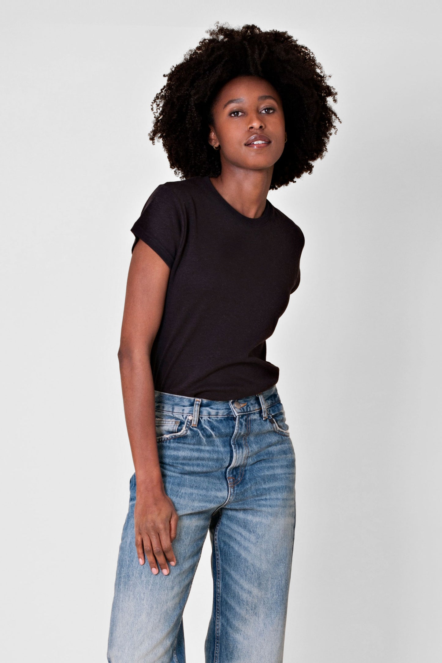 Soft and smooth semi slim fit t-shirt made from a beautiful interlock hemp and organic cotton jersey. Breathable and anti-allergenic to the skin, this will easily be your summer's favorite t-shirt.  Edit alt text