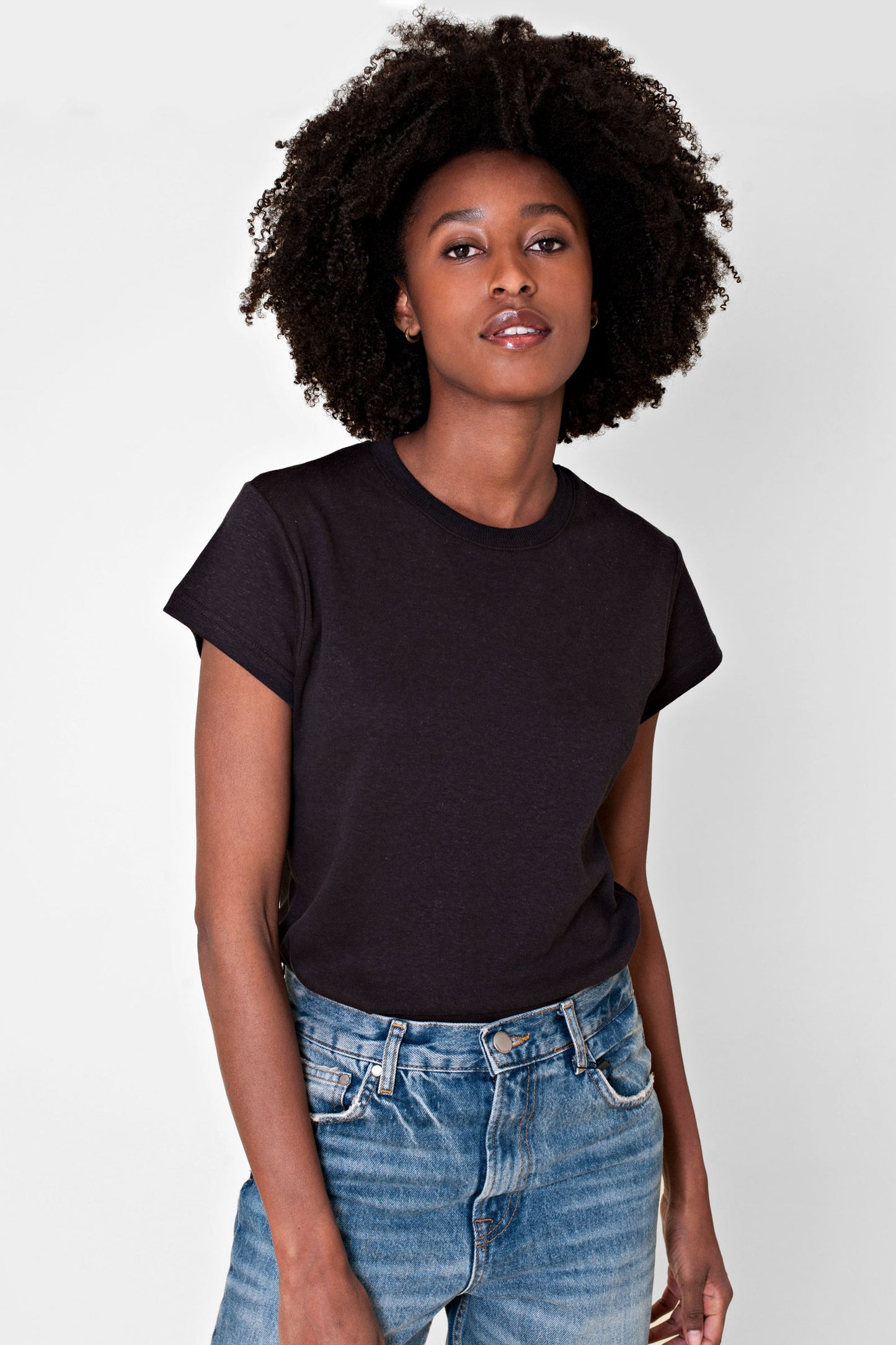 Soft and smooth semi slim fit t-shirt made from a beautiful interlock hemp and organic cotton jersey. Breathable and anti-allergenic to the skin, this will easily be your summer's favorite t-shirt.  Edit alt text